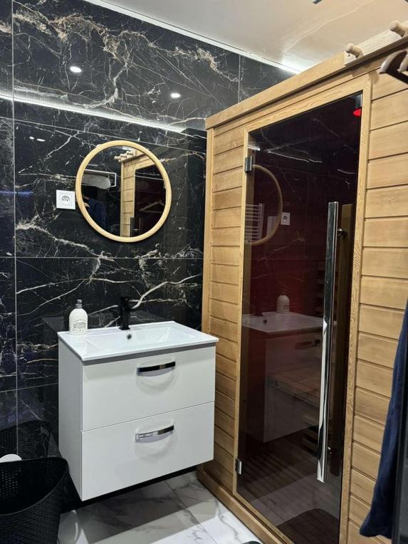 Suite Gold By L Amaryllis I Jacuzzi & Sauna Prive I Centre Beziers Arrivee Autonome 外观 照片