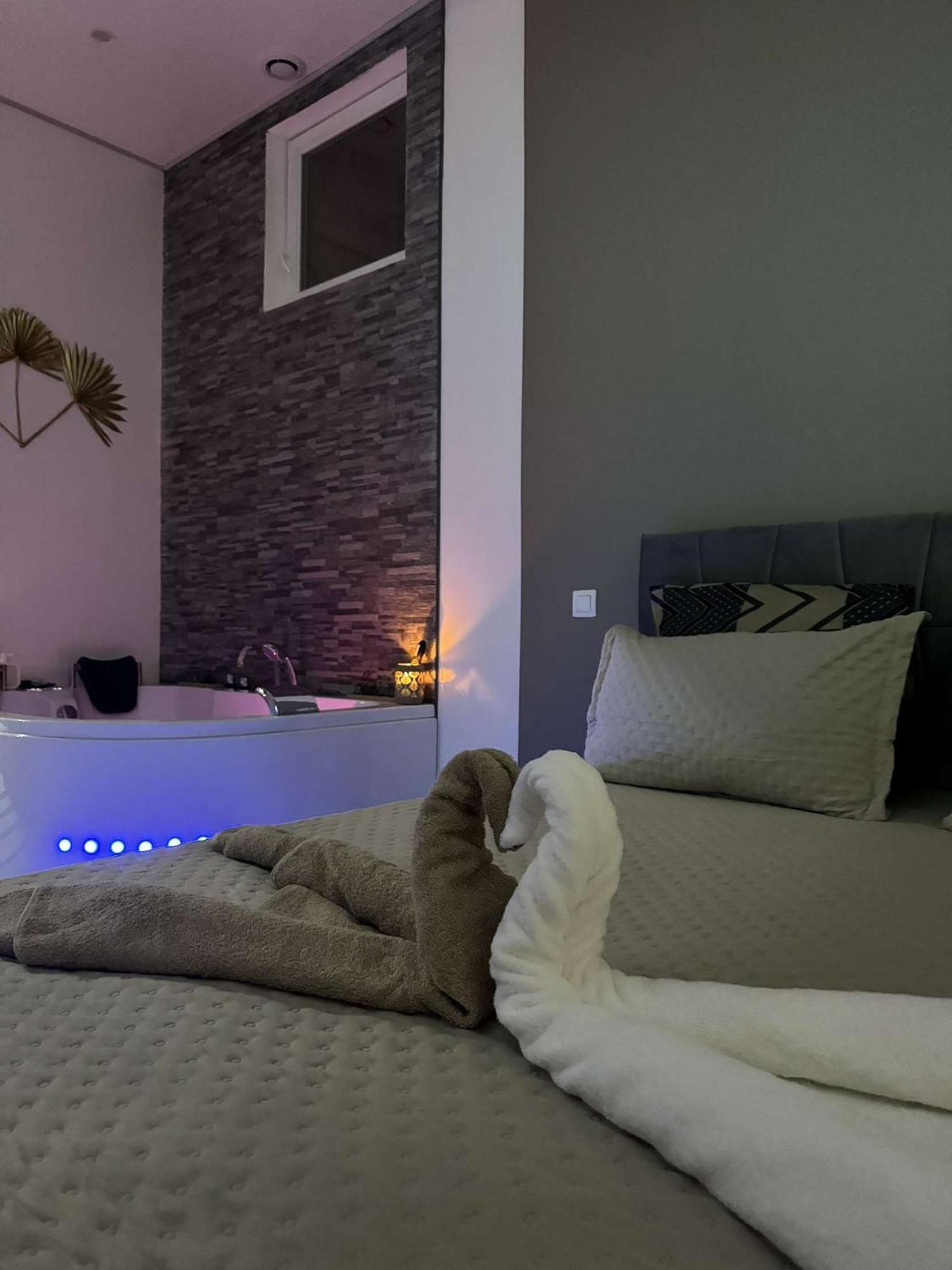 Suite Gold By L Amaryllis I Jacuzzi & Sauna Prive I Centre Beziers Arrivee Autonome 外观 照片