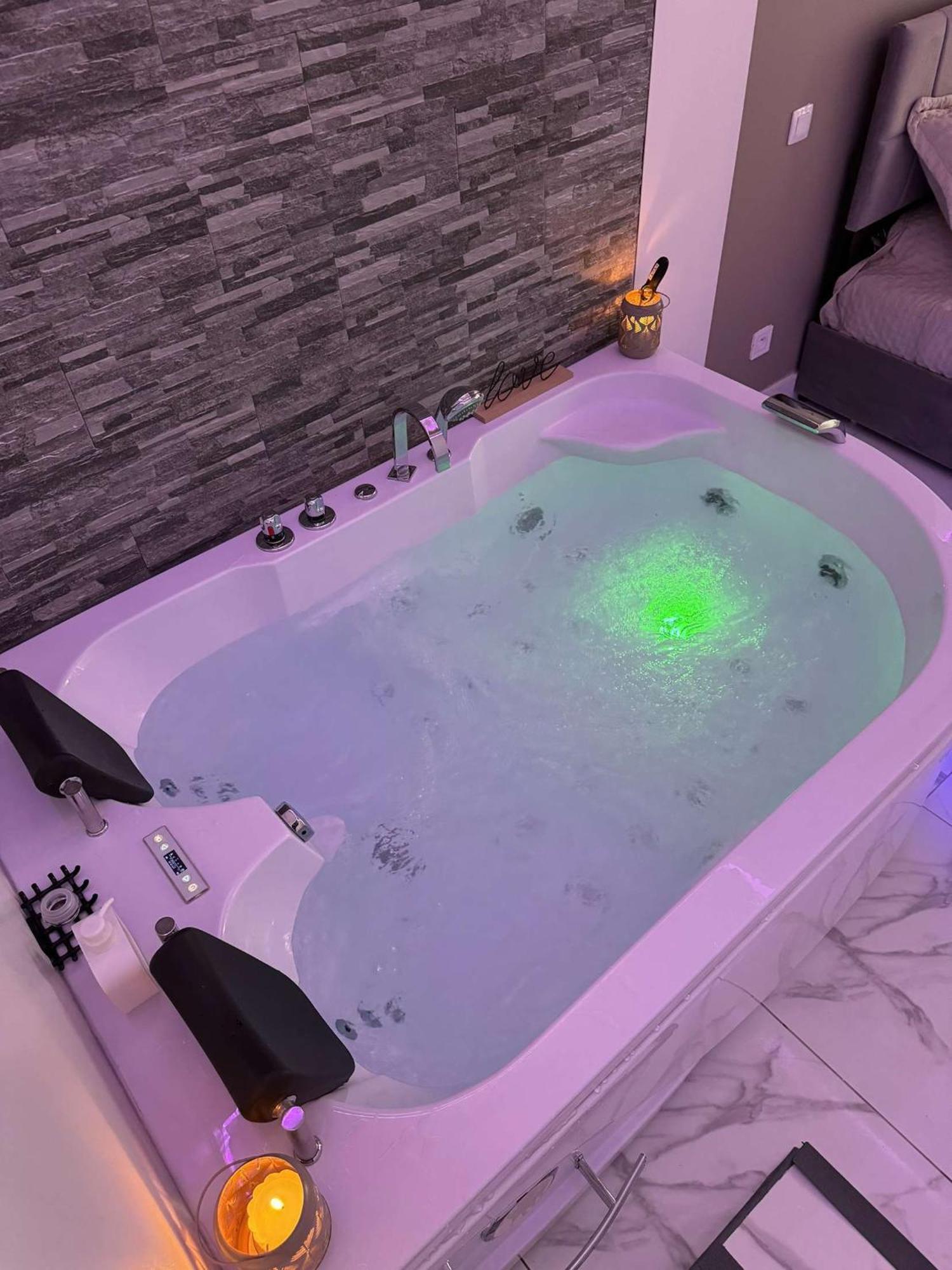 Suite Gold By L Amaryllis I Jacuzzi & Sauna Prive I Centre Beziers Arrivee Autonome 外观 照片