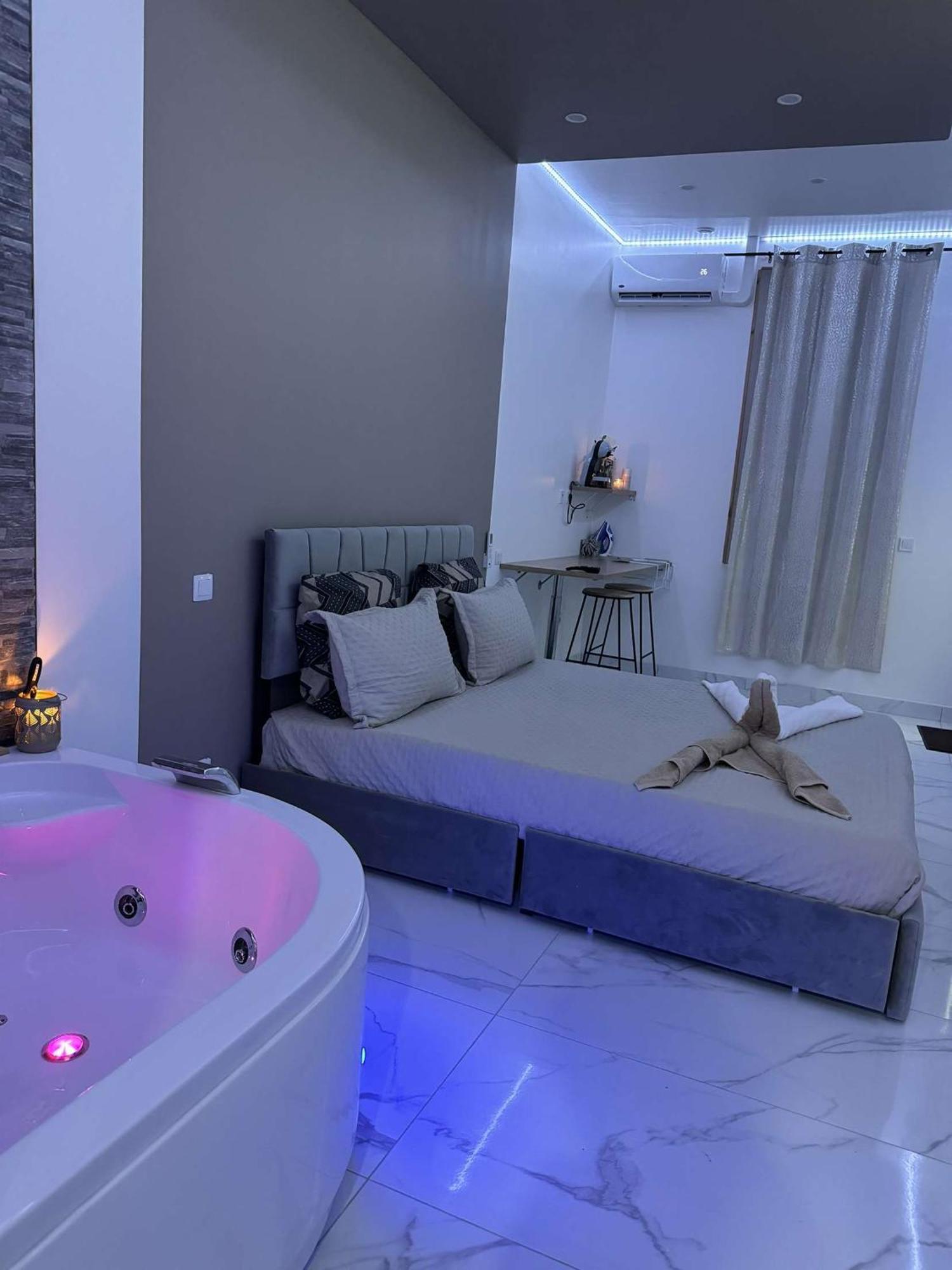 Suite Gold By L Amaryllis I Jacuzzi & Sauna Prive I Centre Beziers Arrivee Autonome 外观 照片