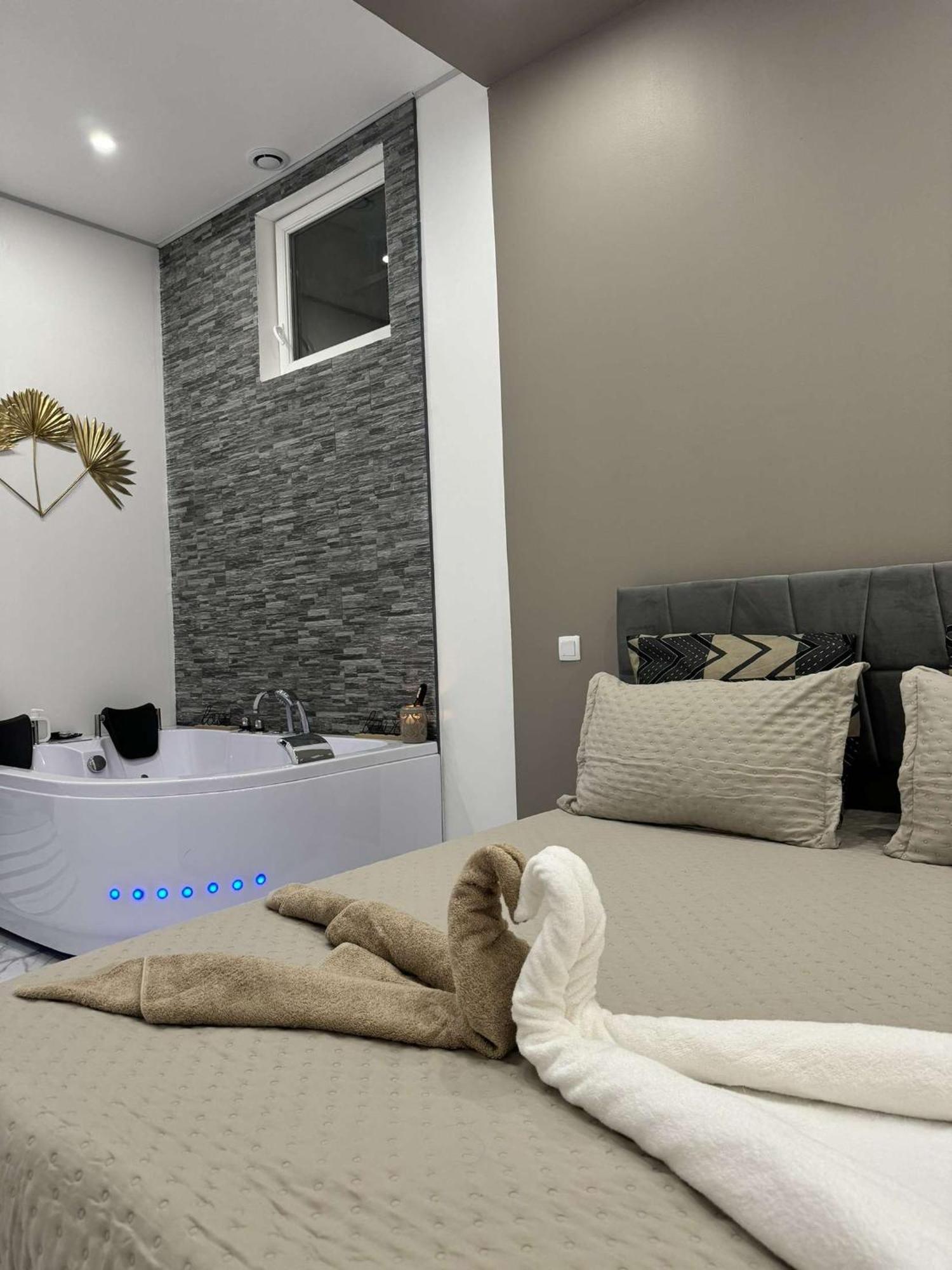 Suite Gold By L Amaryllis I Jacuzzi & Sauna Prive I Centre Beziers Arrivee Autonome 外观 照片